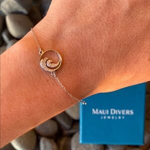 Wave Bracelet - Diamonds in White Gold